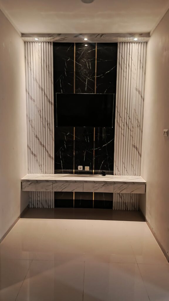 Backdrop TV dengan gaya modern dan mewah di kediaman bapak Rofiq Cilebut Bogor