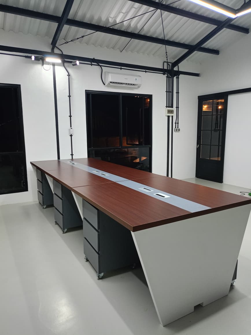 Meja Meeting Kustom Bogor