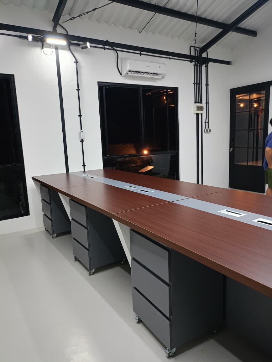 Salah satu sisi meja meeting di PT. Ahli Elektrik Indonesia