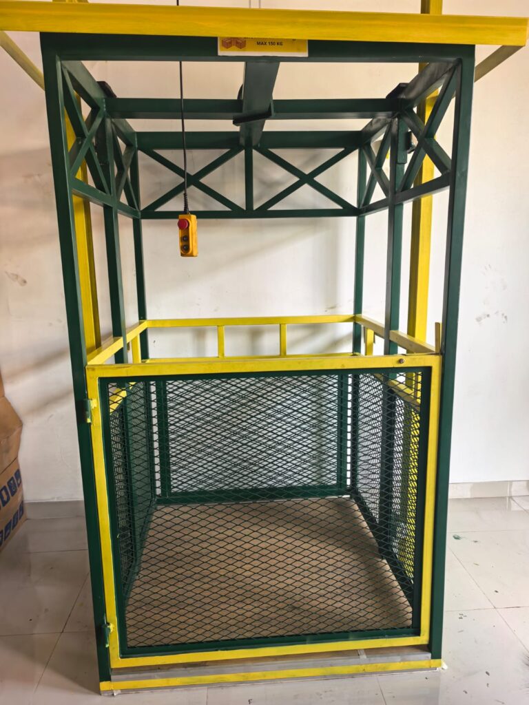 Pengerjaan lift barang custom kapasitas 150kg oleh Desainterior